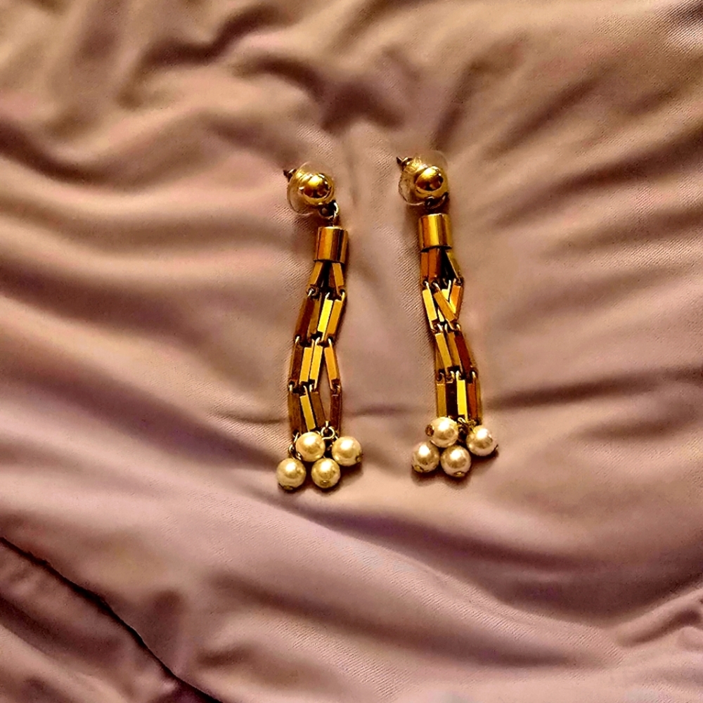 Elegant Gold and Pearl Drop Earrings
